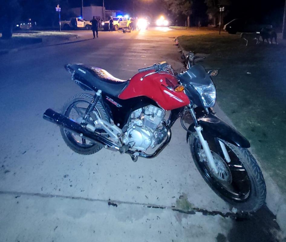 Chocaron una moto y una bicicleta: una mujer herida