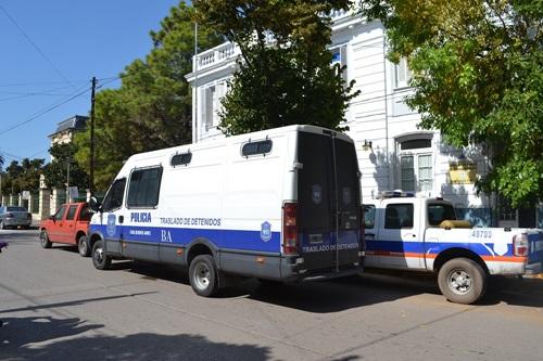 Sorprendió a un sujeto robando en su casa, hubo un forcejeo pero la policía actuó a tiempo
