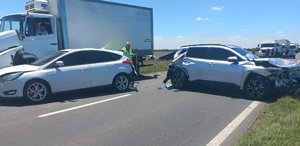 Ruta 5: un camión embistió a varios vehículos detenidos por el peritaje del accidente fatal