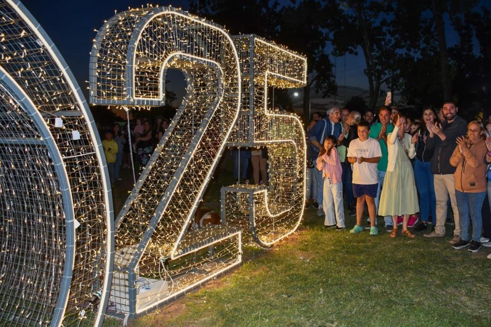 Desfile navideño y encendido formal de la ornamentación lumínica en espacios públicos