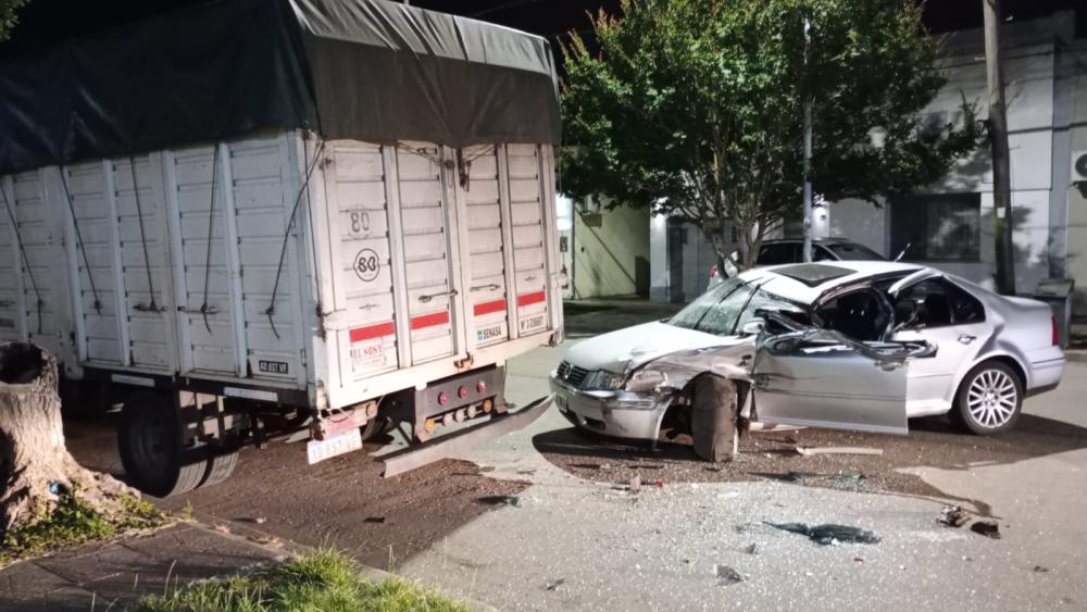 Auto descontrolado provocó un choque en cadena