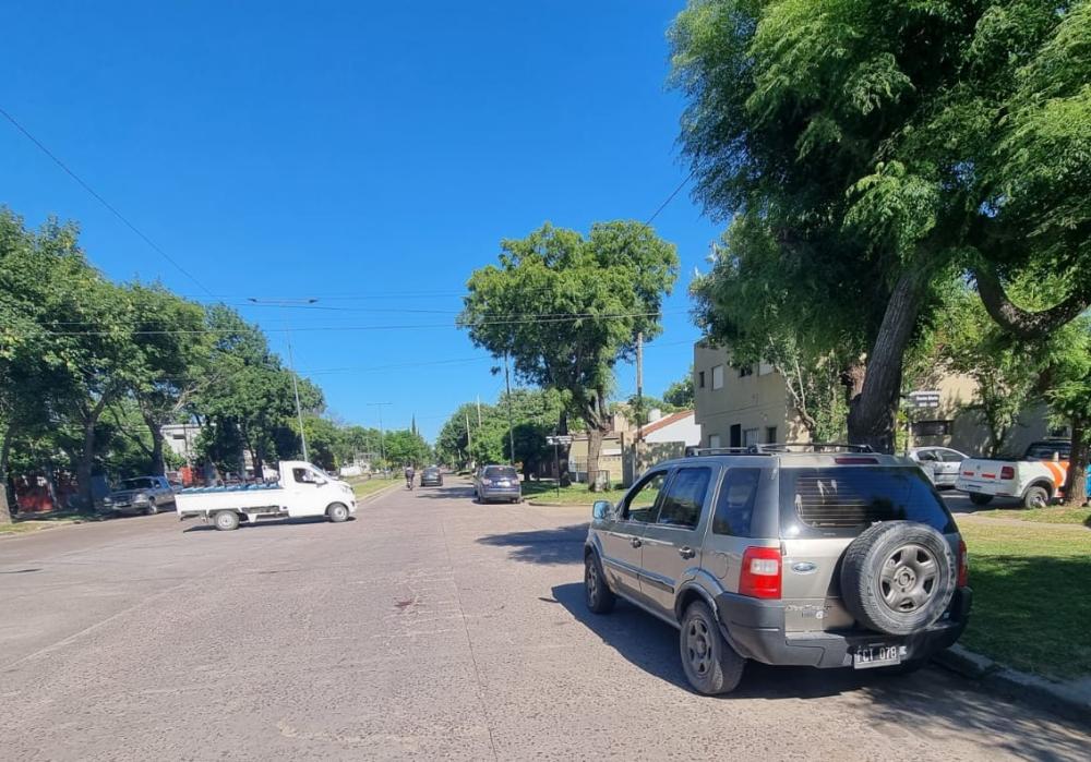 Iban tres en una moto, chocaron con una camioneta y un niño sufrió fracturas