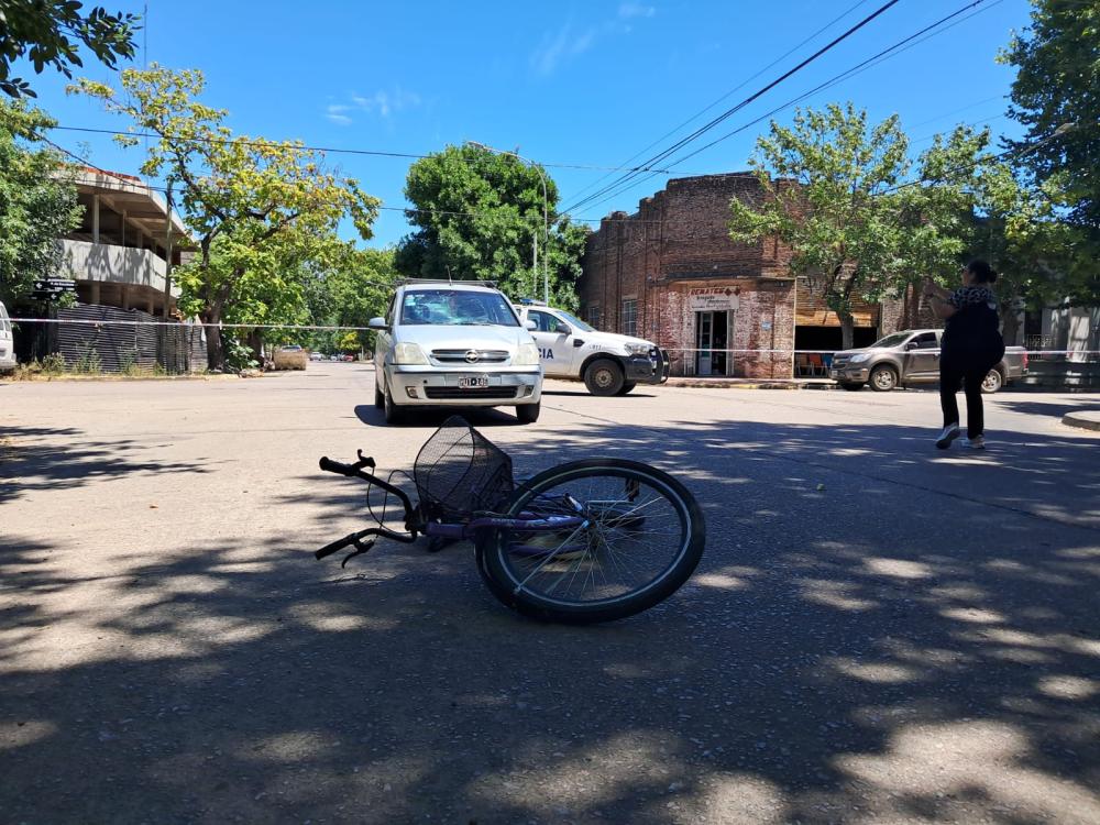Una menor de edad en bicicleta fue embestida por un auto en Núñez y Escalada