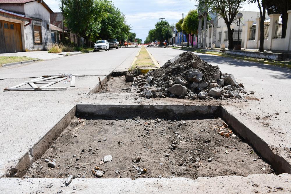 Se realizan trabajos de reparación de pavimento en Mechita