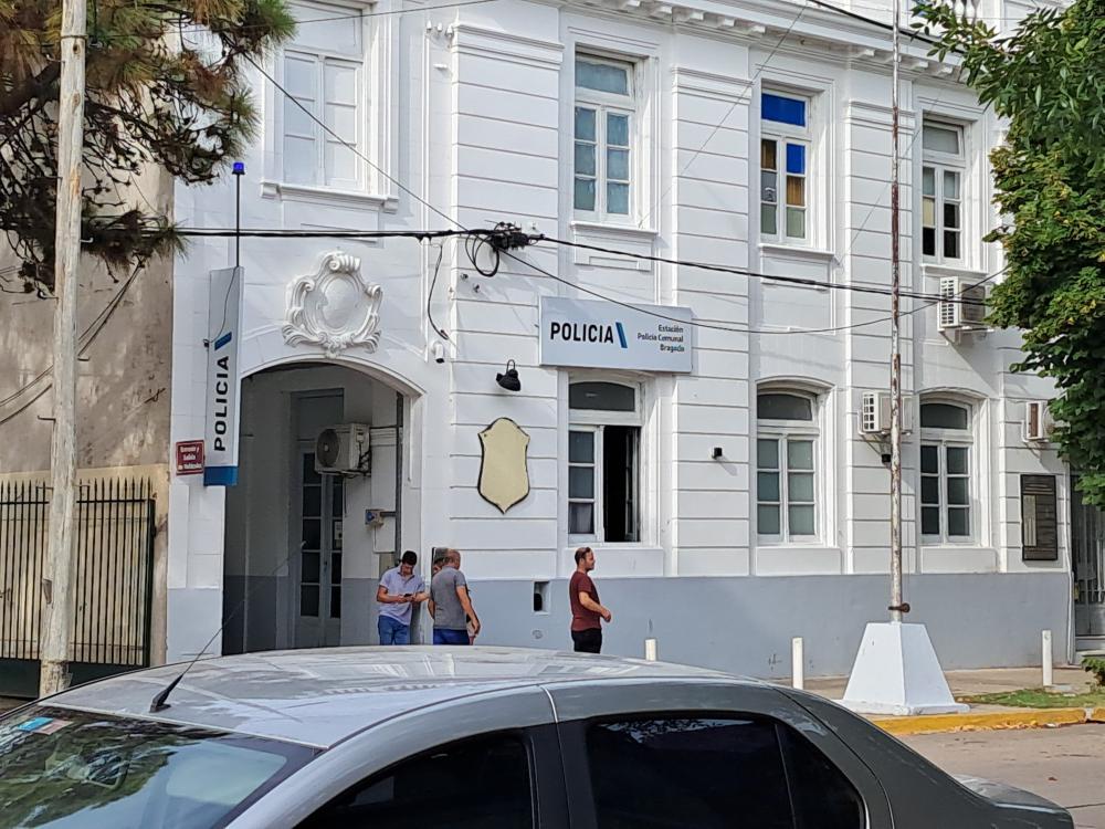 Se encontró con dos menores en el interior de su casa y dio aviso a la policía