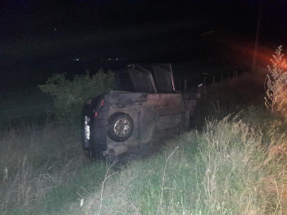 Un menor de 17 años volcó con su camioneta en el camino a Mechita