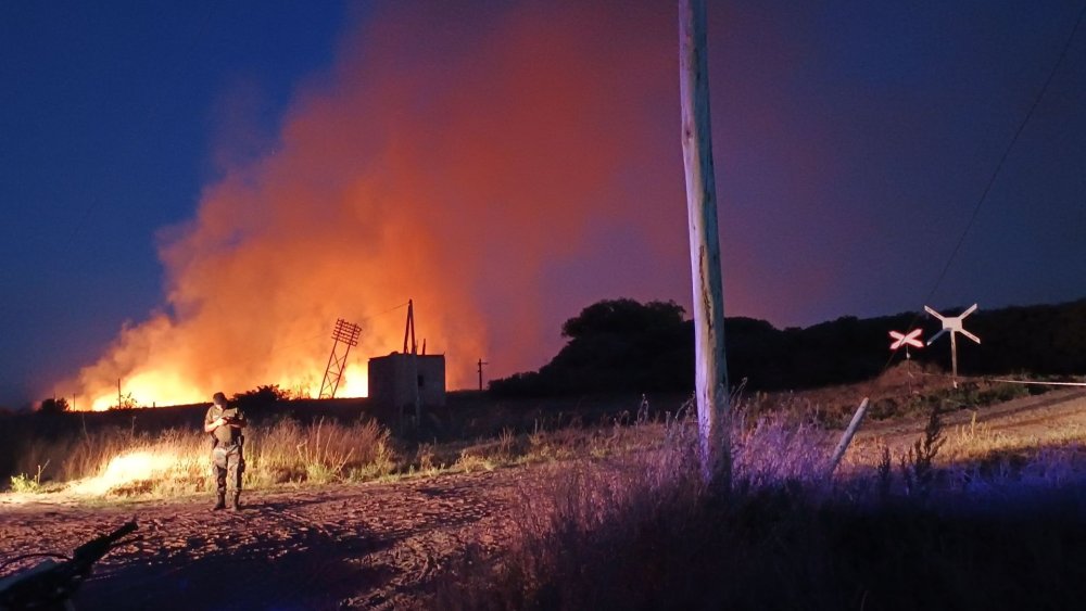 Un total de 40 efectivos, lograron controlar el gigantesco incendio forestal en Mechita