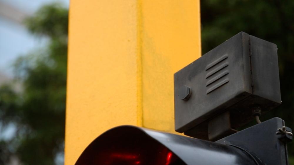 Piden dispositivos sonoros en los semáforos de la ciudad