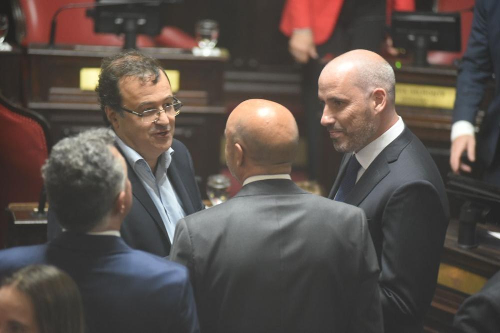 Dos senadores opositores proponen herramientas para "frenar la puerta giratoria"