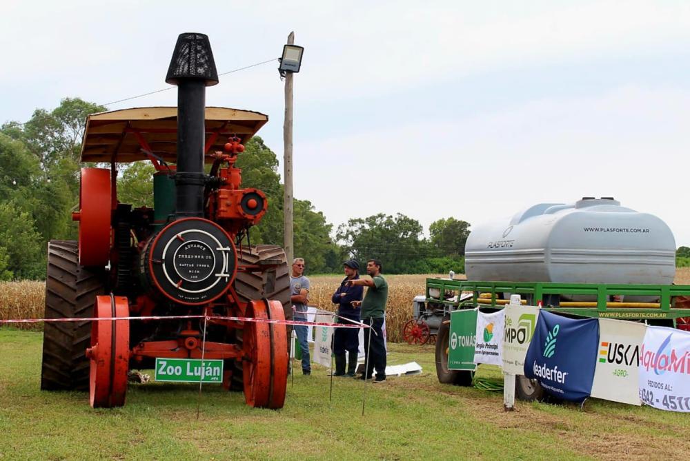Con buen clima, comenzó la Fiesta de las Maquinarias Agrícolas Antiguas