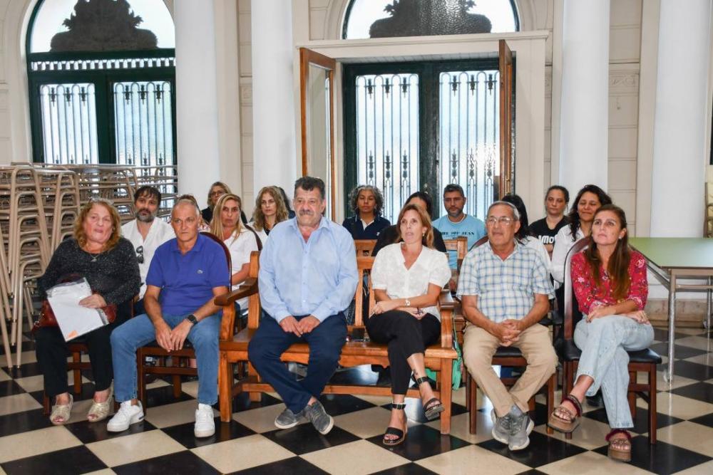 Se entregó nuevo mobiliario a escuelas del distrito