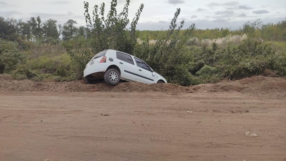 Un auto despistó cuando transitaba por el terraplén