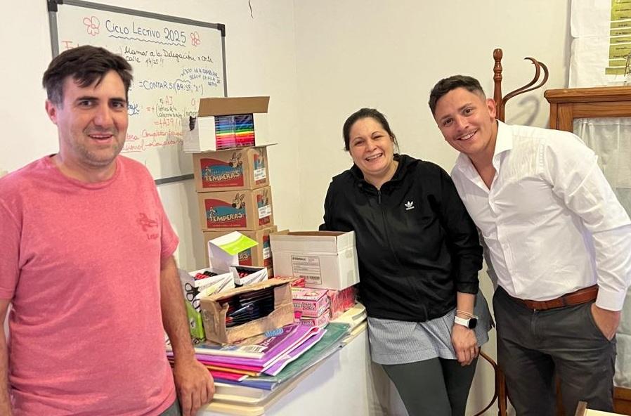 Casa Radical  realizó una importante donación de útiles escolares