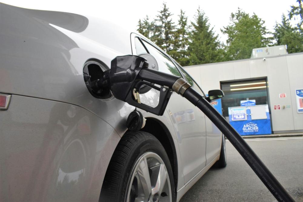 Se oficializó el autoservicio de combustibles en las estaciones de servicio