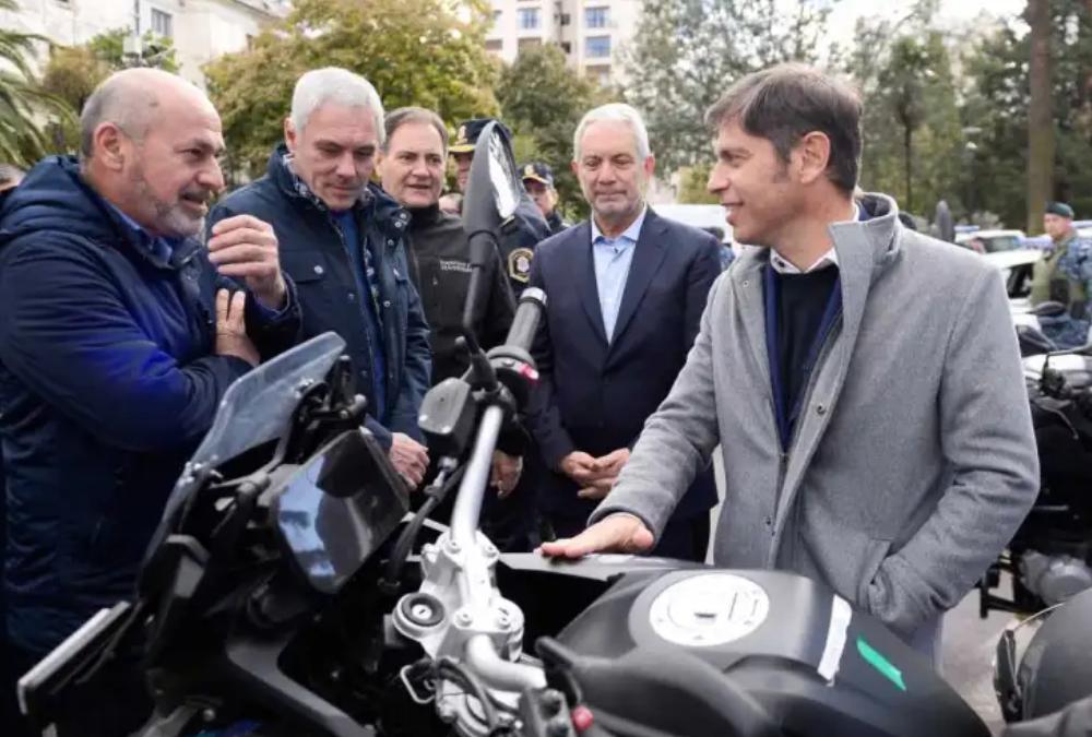 La provincia de Buenos Aires busca prohibir que circulen dos personas en una misma moto para “prevenir ilícitos”