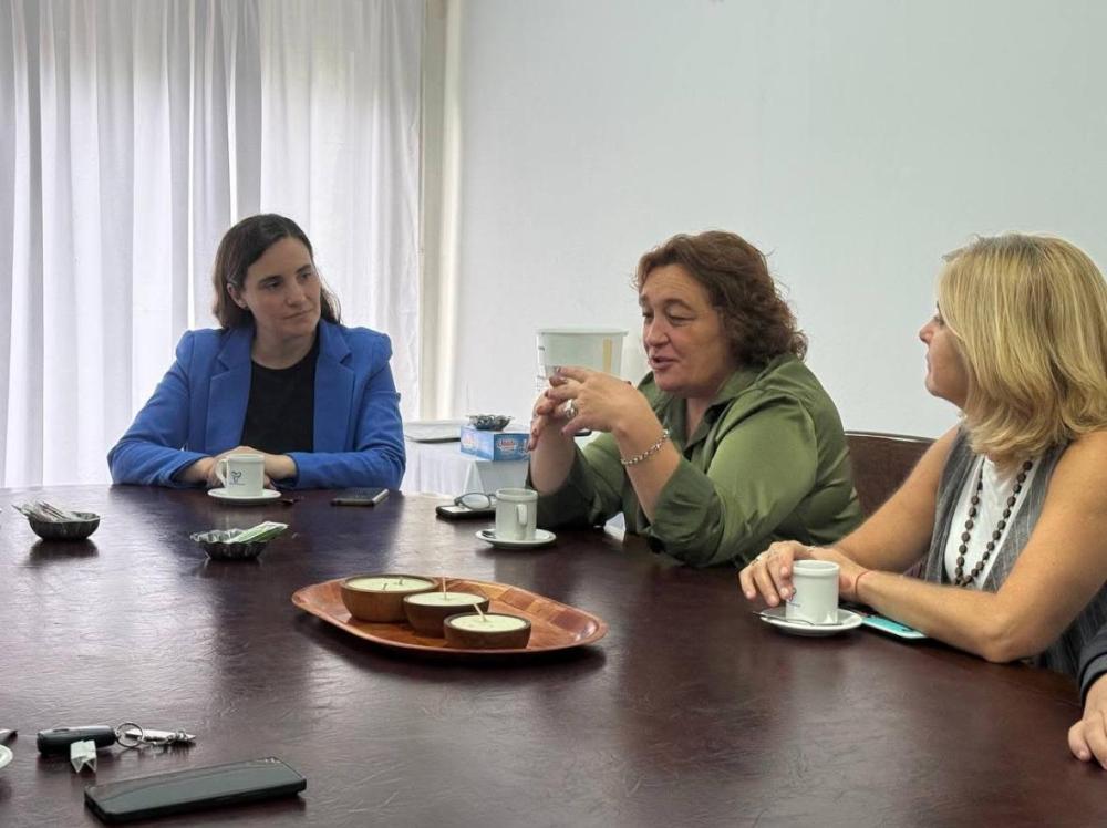 Eugenia Gil recorre la Cuarta Sección escuchando a los vecinos y reclamando soluciones concretas