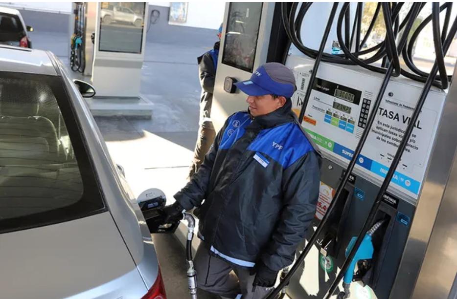 La nafta será más barata de noche: el nuevo esquema de precios por horarios de YPF desde el 23 de junio