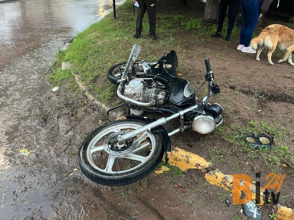 Martes de lluvia y accidentes: Dos motociclistas hospitalizados tras fuertes choques